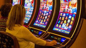 Taruhan Luar – Merah/Hitam, Ganjil/Genap Taruhan luar French Roulette mencakup merah-hitam, ganjil-genap, dan area besar